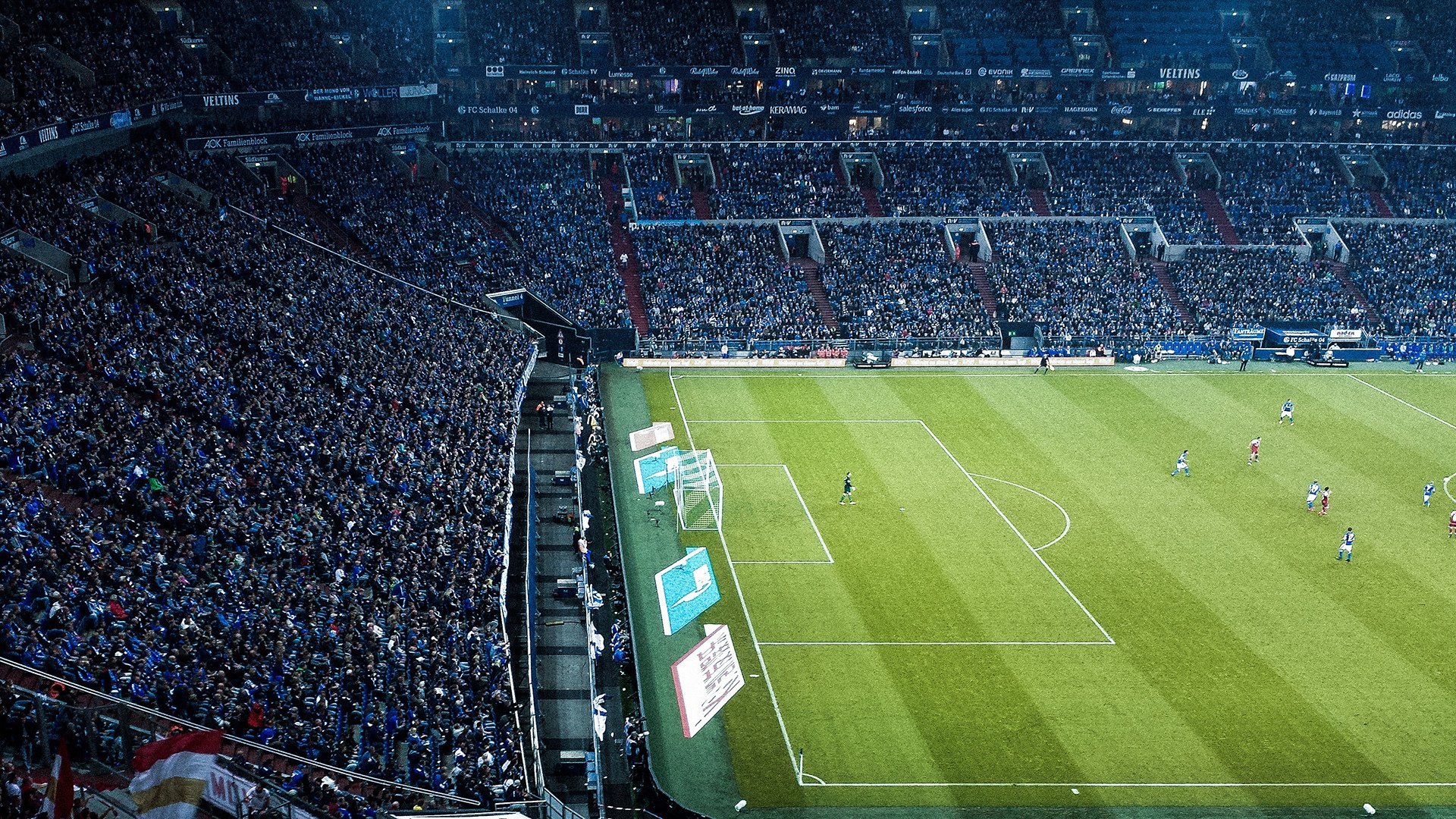 梅西连续十二场比赛得分超过最后时刻胜出，利物浦不断突破！观众掌声雷动的赛季叙事