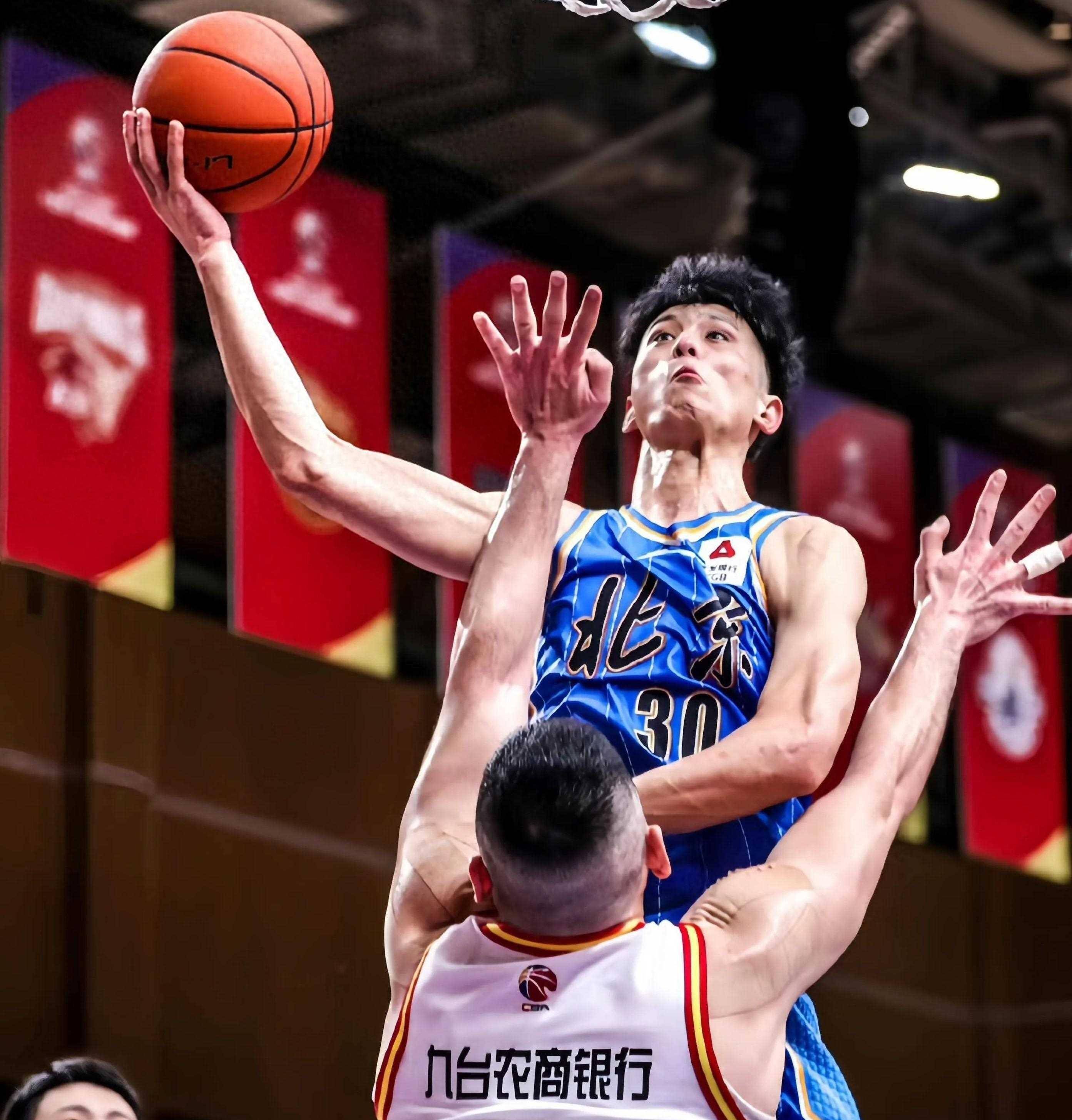 美网战况:广厦男篮防线稳固,广厦男篮进攻受阻,周琦成最佳的简单介绍